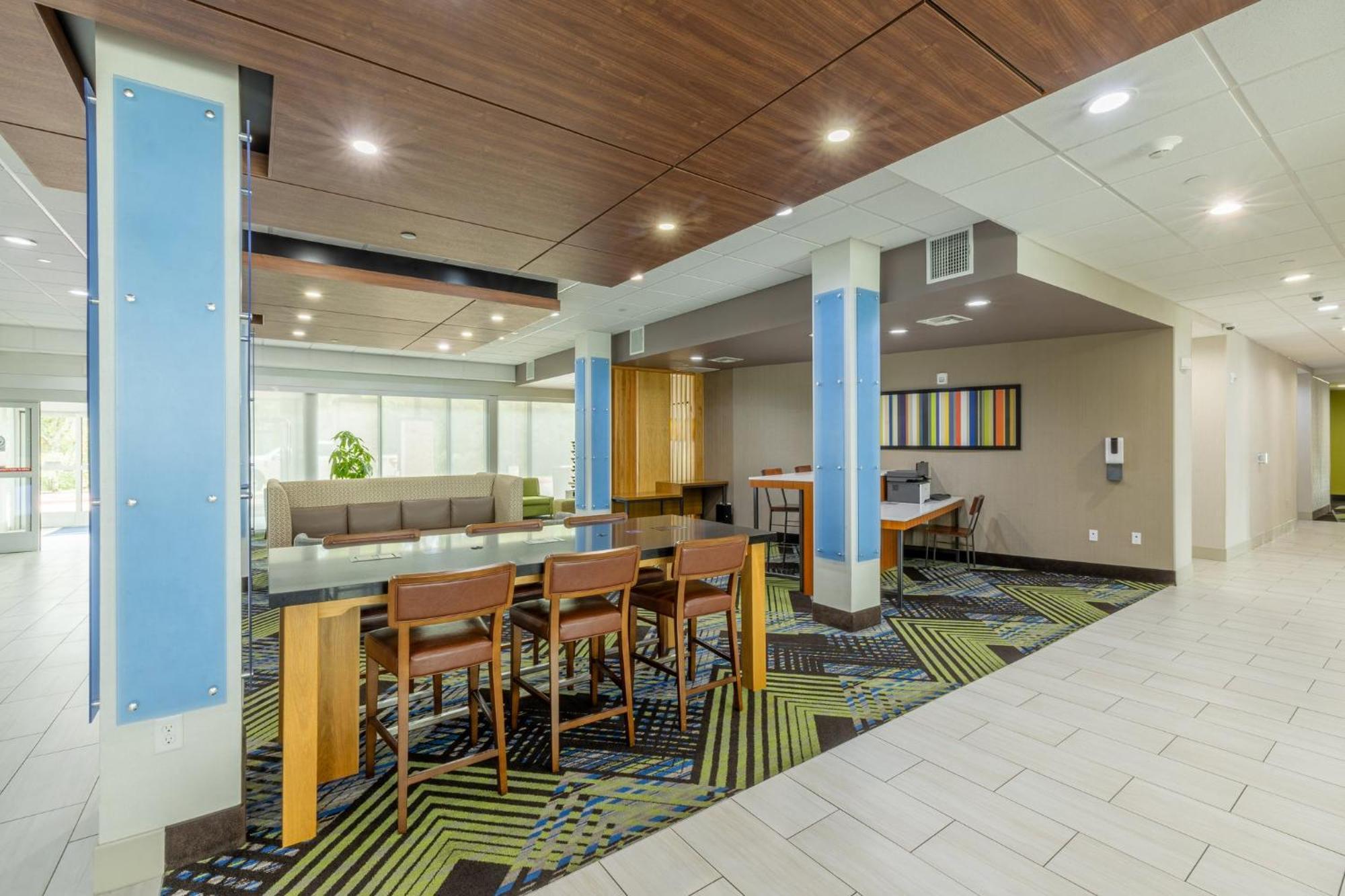 Holiday Inn Express & Suites - Lindale By Ihg Exteriér fotografie