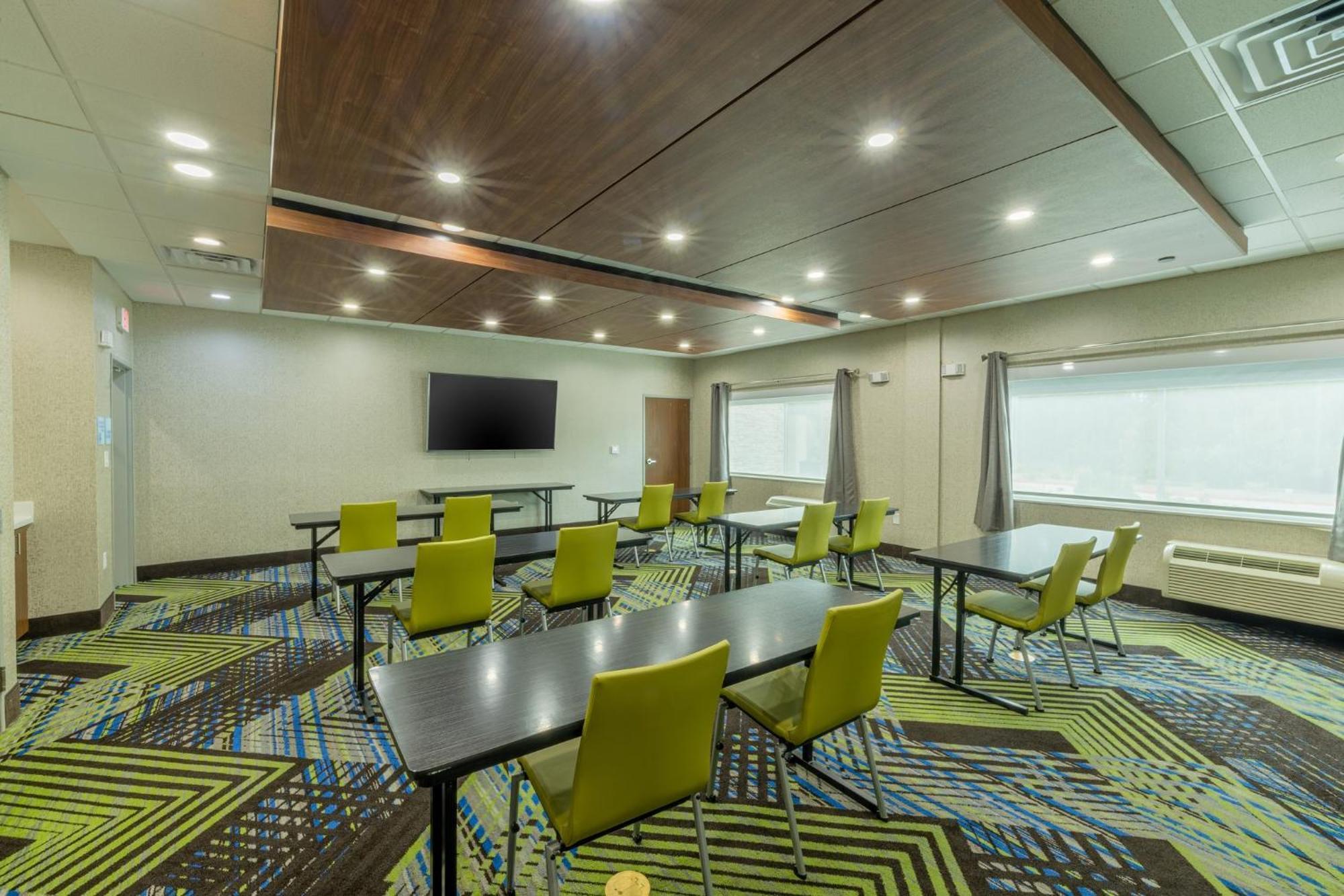 Holiday Inn Express & Suites - Lindale By Ihg Exteriér fotografie